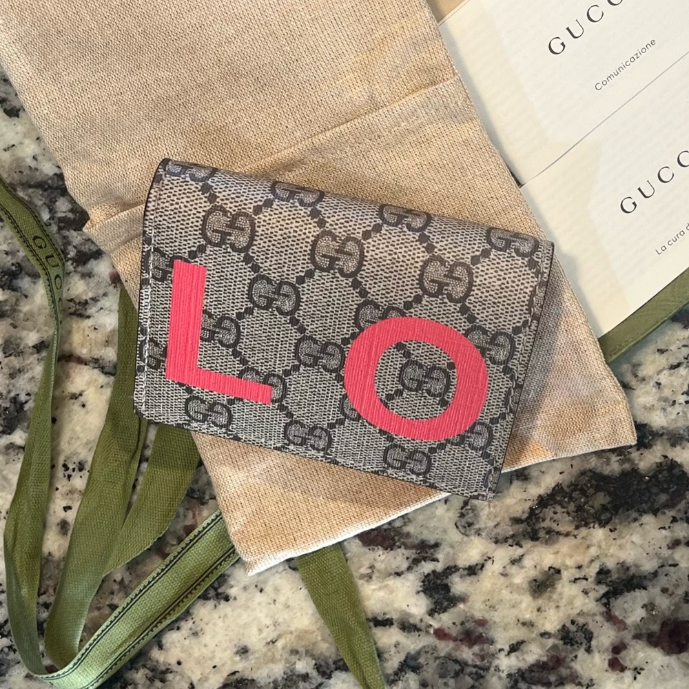 GUCCI GG Supreme 'LOVE' Wallet with Branded Dustbag, Box and Ribbon